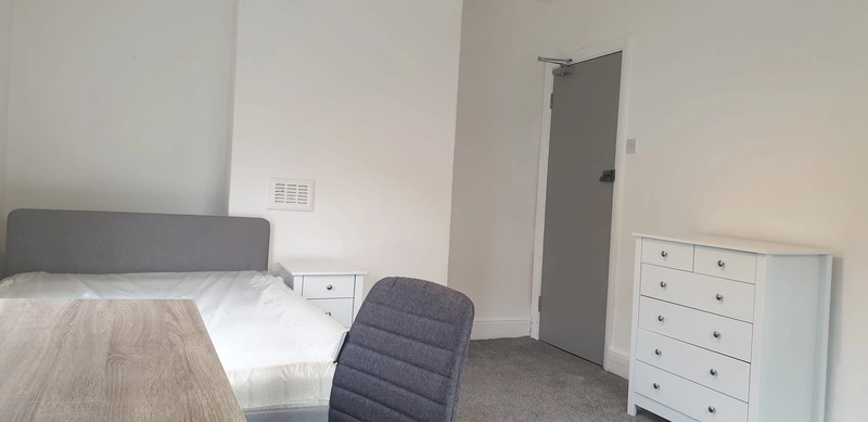 8 Rosemary Lane, LN2 5AT - 2 BED - Thumbnail 2